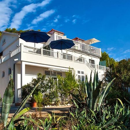 Apartments Velo Lago Lastovo Exterior photo