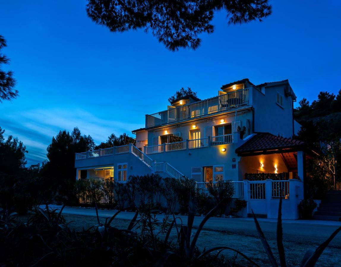 Apartments Velo Lago Lastovo Exterior photo