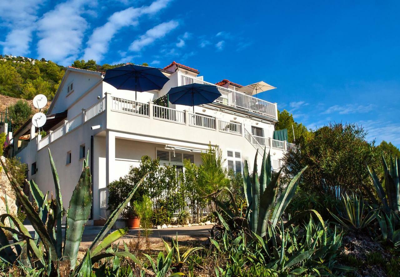Apartments Velo Lago Lastovo Exterior photo