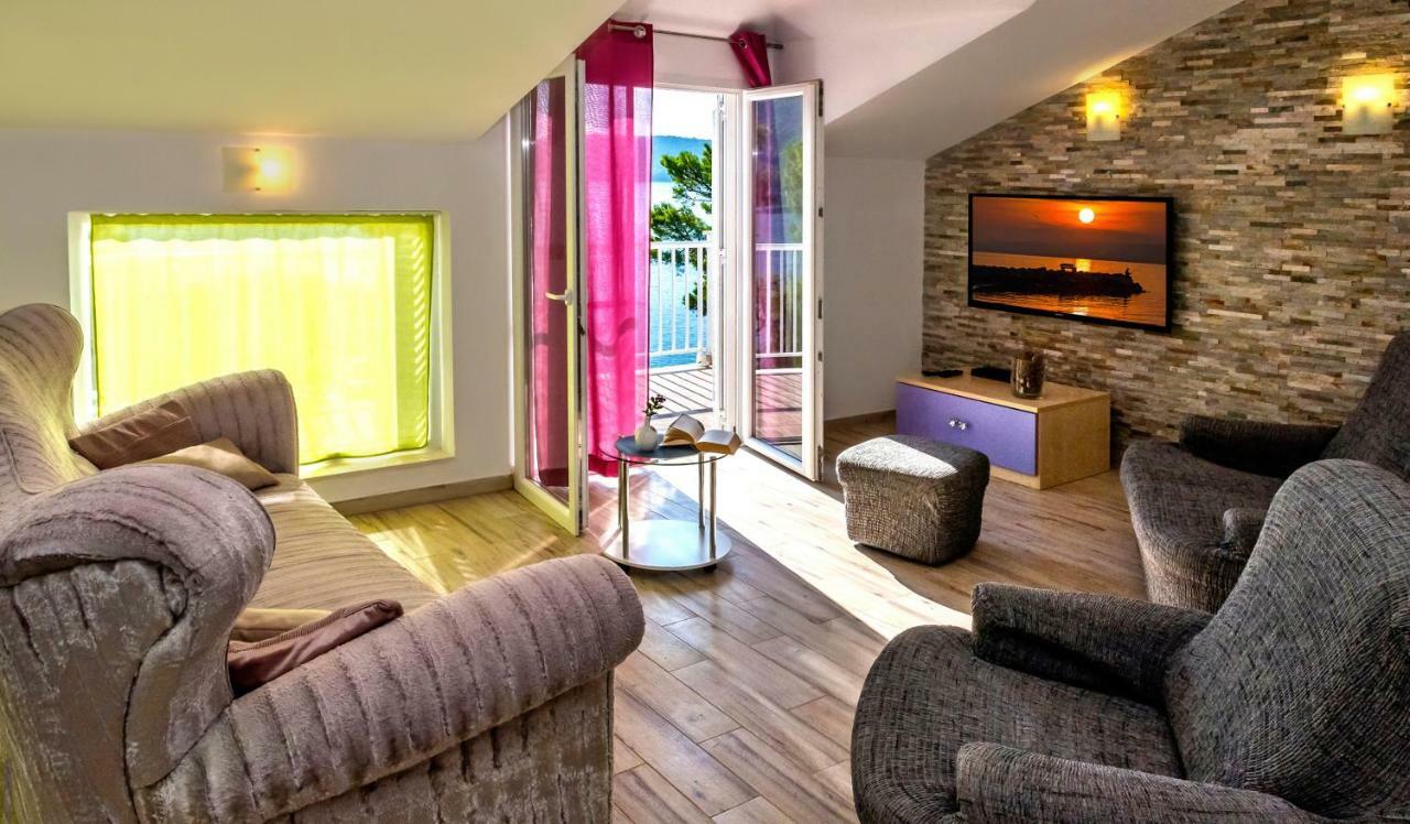 Apartments Velo Lago Lastovo Exterior photo
