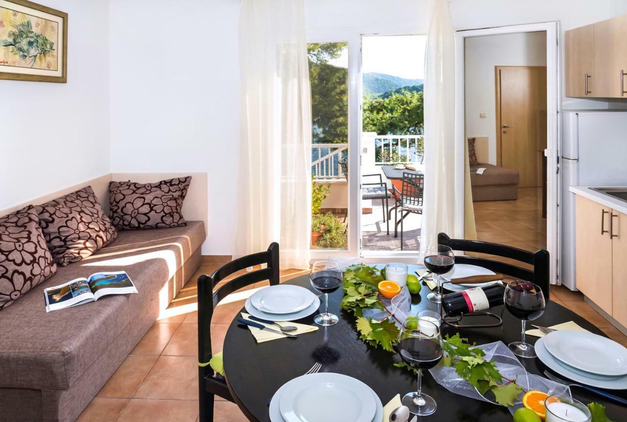 Apartments Velo Lago Lastovo Exterior photo