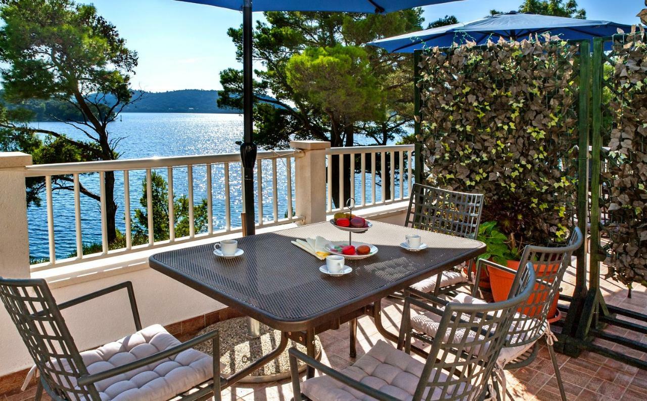 Apartments Velo Lago Lastovo Exterior photo